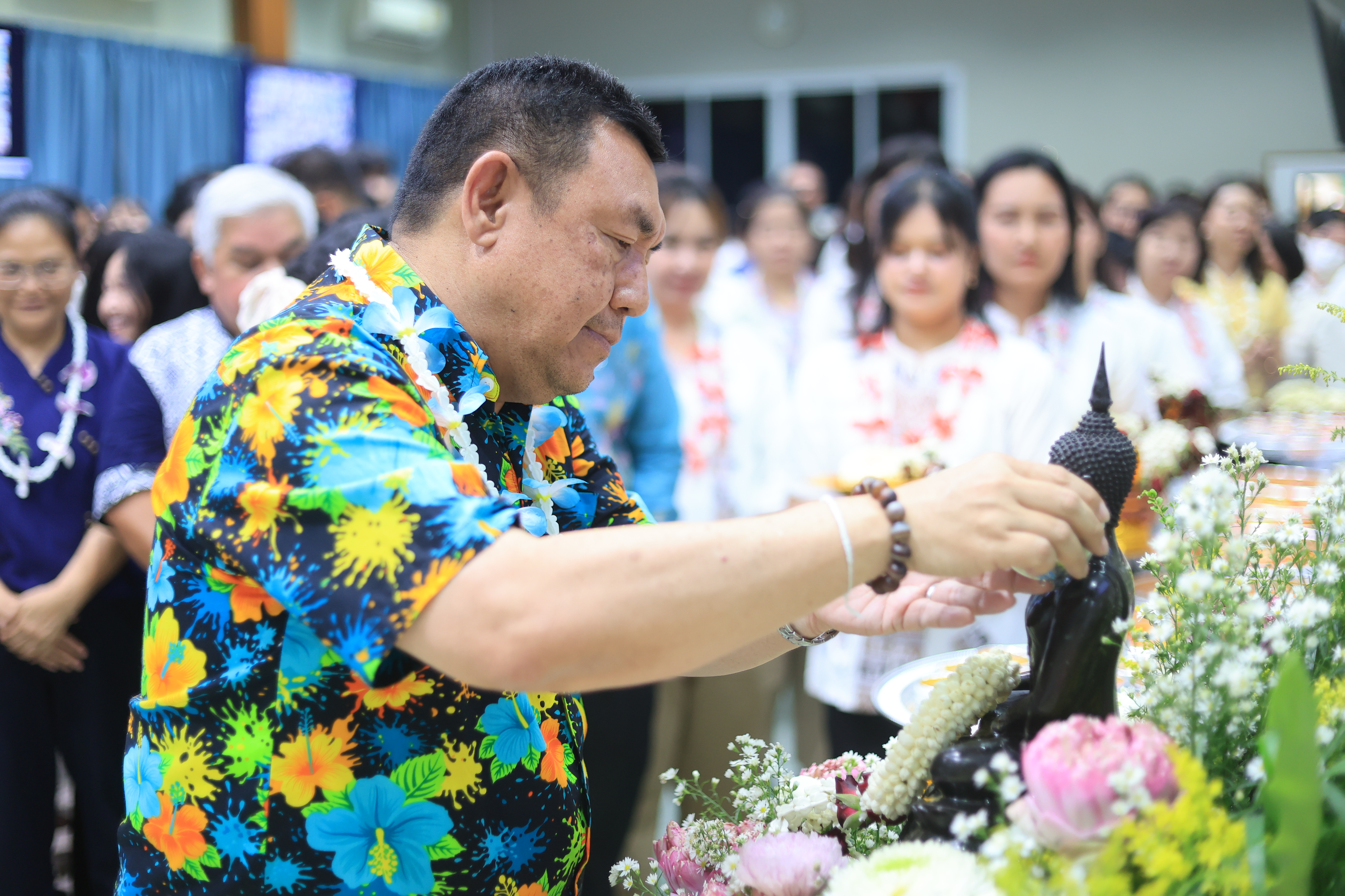 title - ชุ่มฉ่ำ! ชาว ส.ป.ก. ร่วมสรงน้ำพระพุทธรูป และรดน้ำขอพรผู้บริหาร เนื่องในประเพณีวันสงกรานต์ ประจำปี 2569 บรรยากาศเต็มไปด้วยความชื่นมื่นชุ่มฉ่ำ
